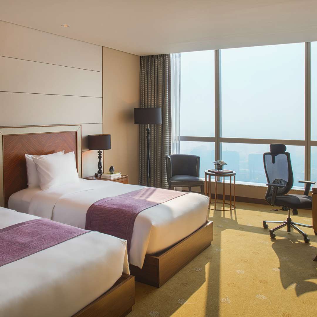 Phòng Premium Club InterContinental tại intercontinental hanoi landmark72 khách sạn 5 sao với tiện nghi sang trọng, đặc quyền Club InterContinental và tầm nhìn toàn cành thành phố Hà Nội