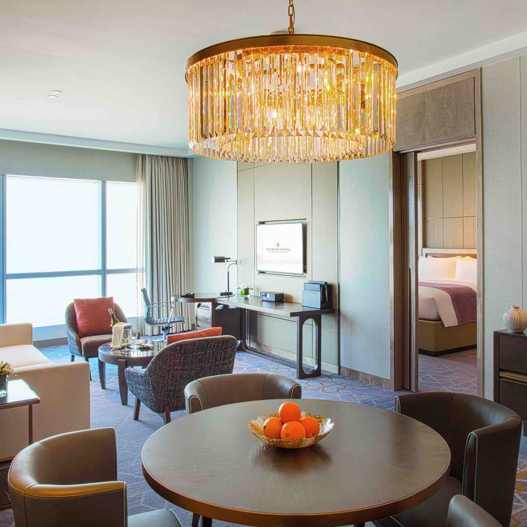 Phòng Royal Suite tại intercontinental hanoi landmark72 khách sạn 5 sao với tiện nghi sang trọng, đặc quyền Club InterContinental và tầm nhìn toàn cành thành phố Hà Nội