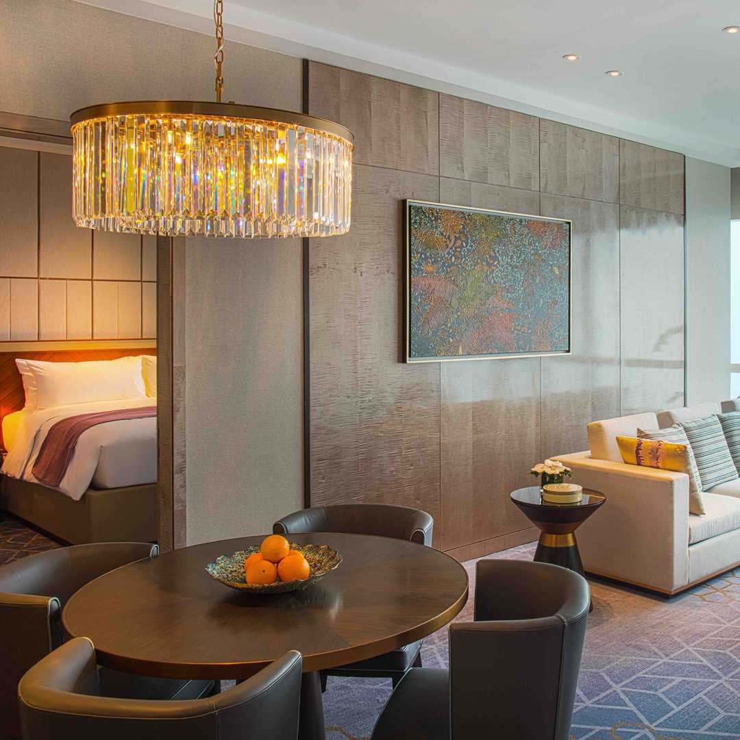 Phòng Ambassador Suite tại intercontinental hanoi landmark72 khách sạn 5 sao với tiện nghi sang trọng, đặc quyền Club InterContinental và tầm nhìn toàn cành thành phố Hà Nội
