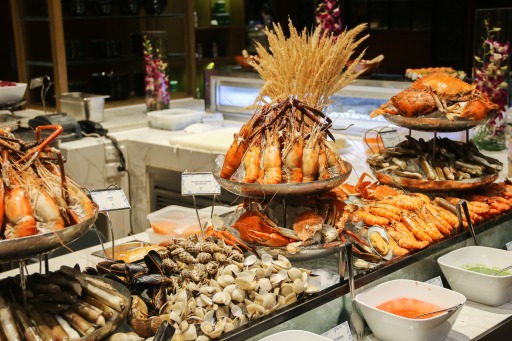 seafood buffet at intercontinental hanoi restaurant