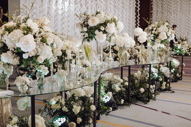 Hanoi wedding white flower arrangement