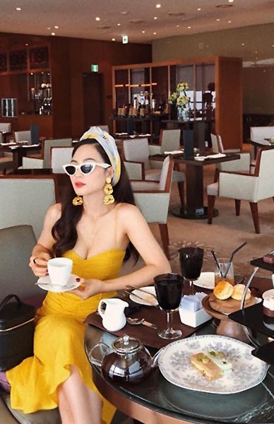 a lady enjoying afternoon tea at Hanoi hotel