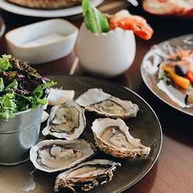 fresh oyster at Hanoi hotel buffet