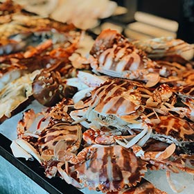Hanoi hotel buffet fresh crabs