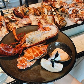 hải sản tươi sống tại nhà hàng buffet ở Hà Nội
