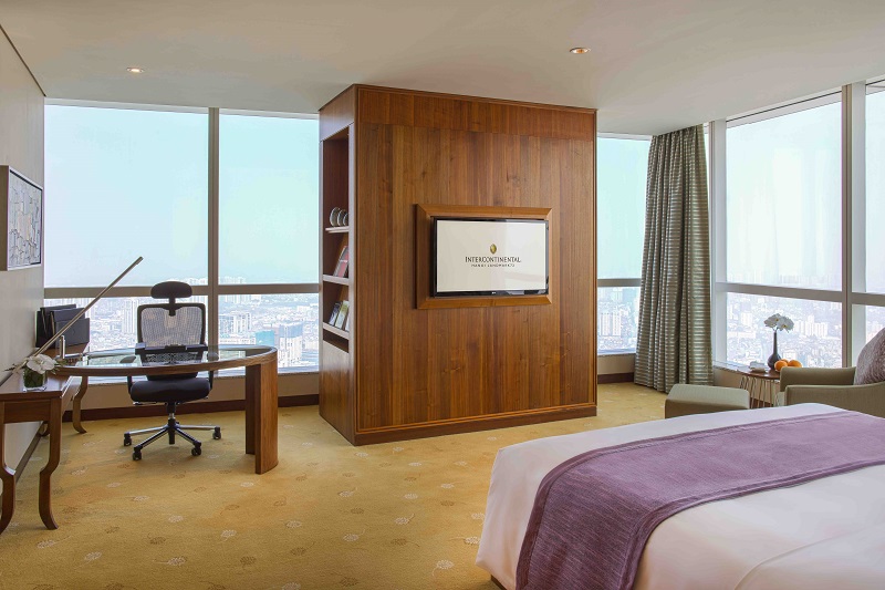 phòng corner suite tại intercontinental hanoi landmark72 khách sạn 5 sao cao nhất hà nội