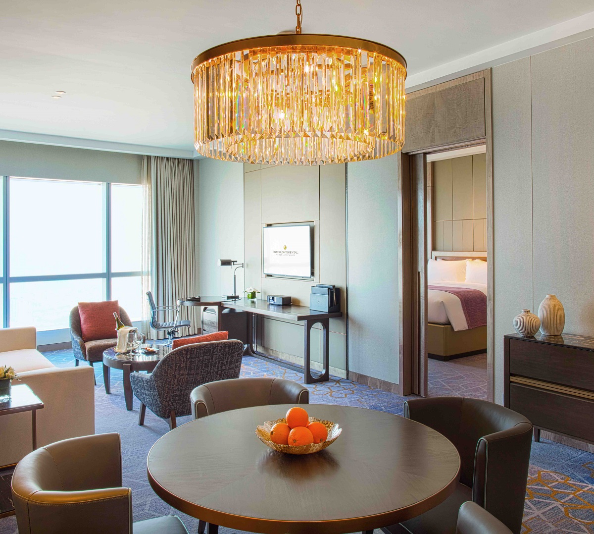 Phòng Royal Suite tại intercontinental hanoi landmark72 khách sạn 5 sao với tiện nghi sang trọng, đặc quyền Club InterContinental và tầm nhìn toàn cành thành phố Hà Nội